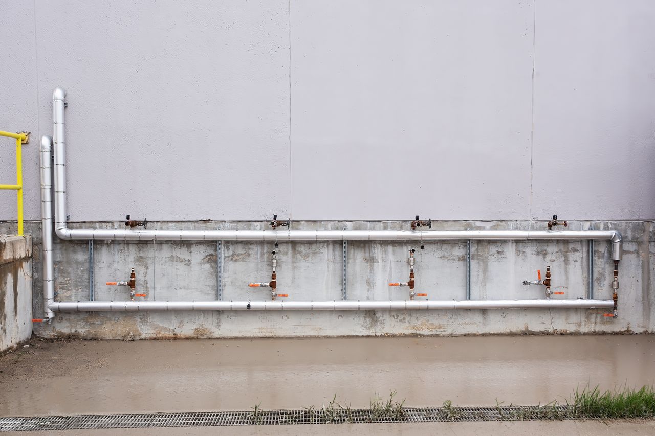 Bulk transfer piping at a transloading facility