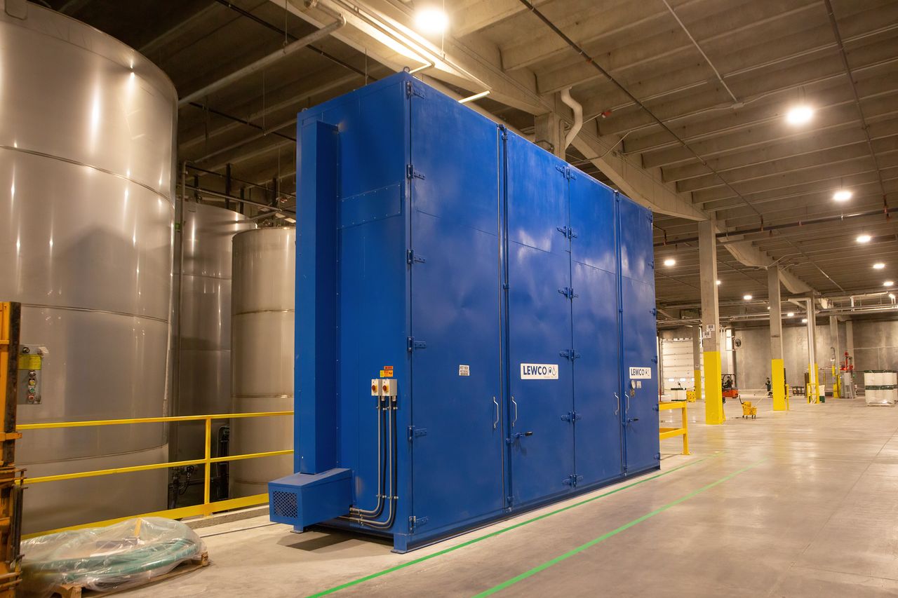 Large-scale warehouse with bulk storage equipment