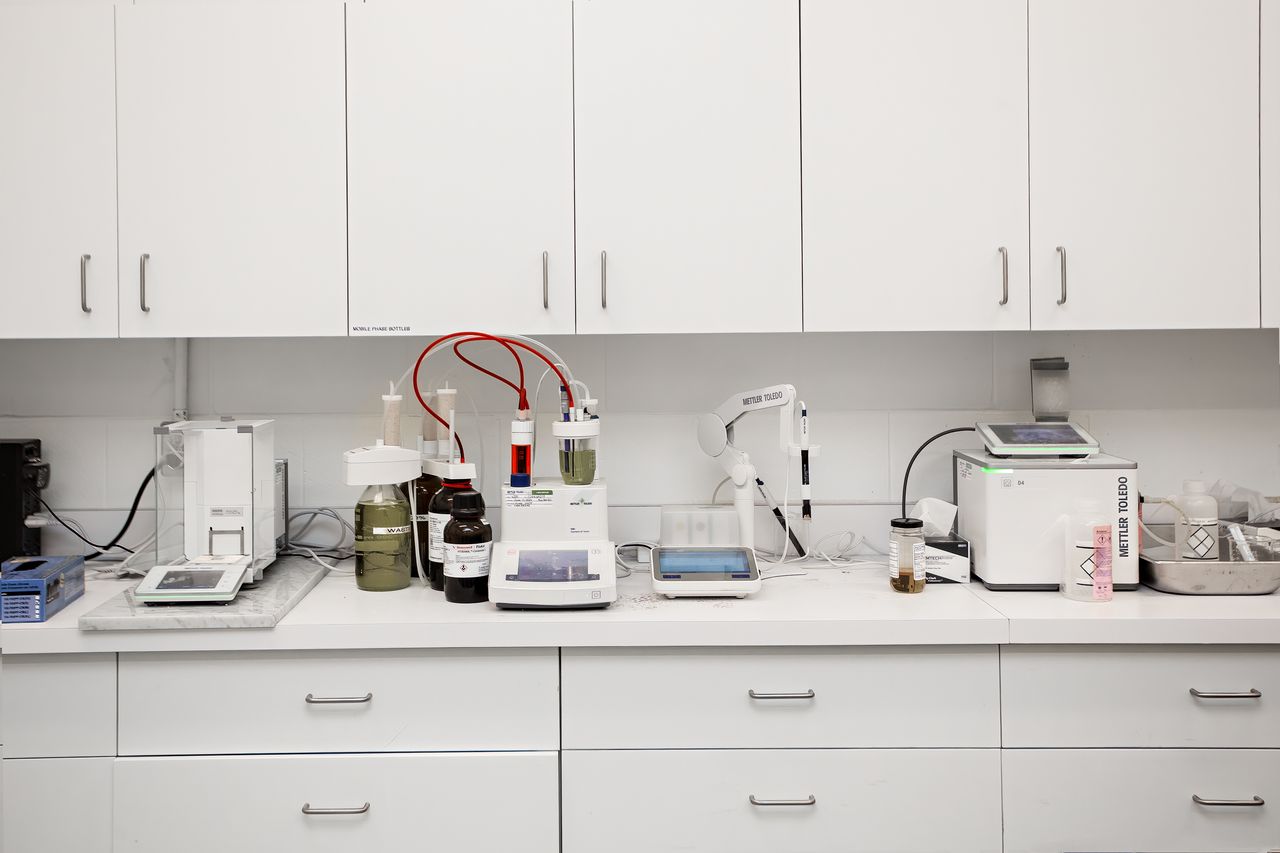 Laboratory bench with quality assurance instruments